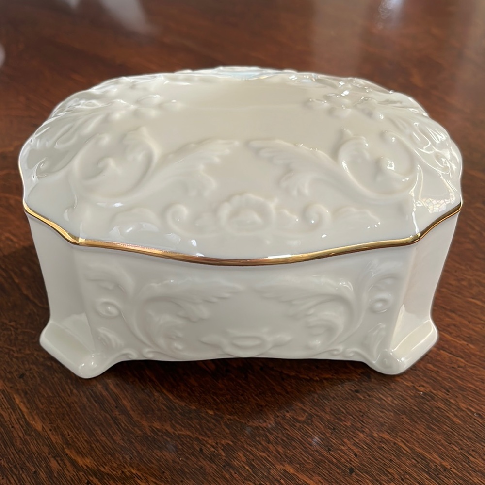 Rare The Beatles Yesterday Lenox Music Box